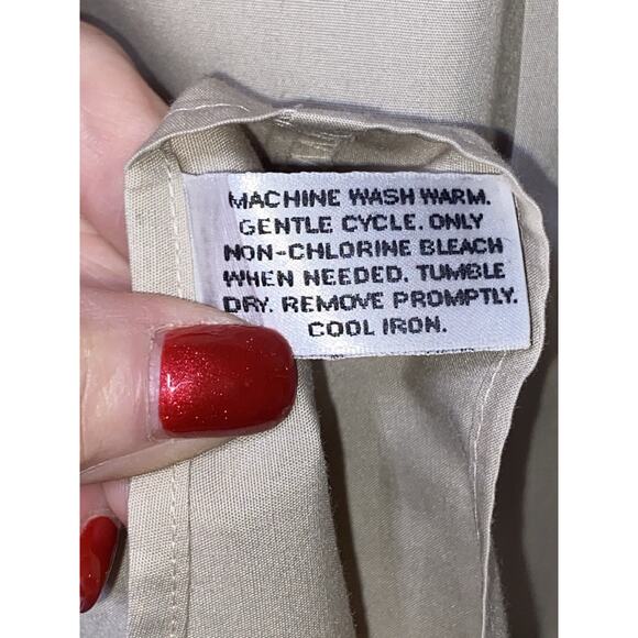 Van Heusen Poplin Tan Button Up Long Sleeve Shirt Size 16.5 32/33 Poly Blend - Picture 4 of 6